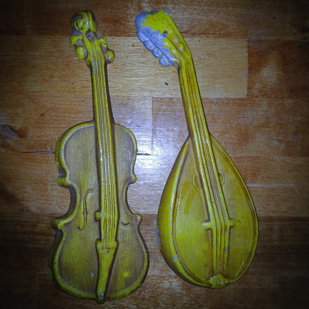 Vintage Yellow Wall Decor Set